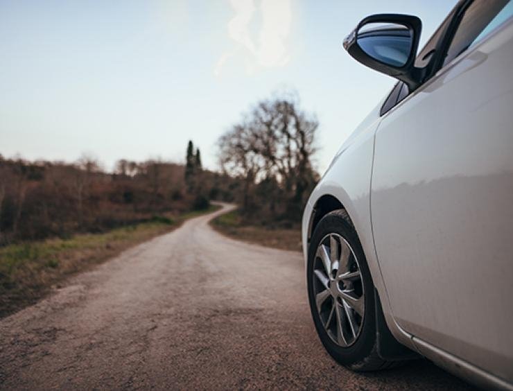 Não fica mais caro combinar pneus de verão e de inverno?